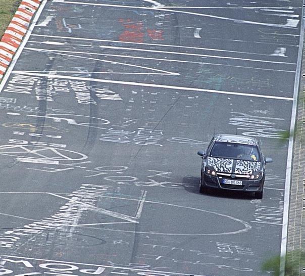 Gefordert: Alle Opel-Modelle durchlaufen ausführliche Abstimmungsfahrten auf der Nürburgring Nordschleife.